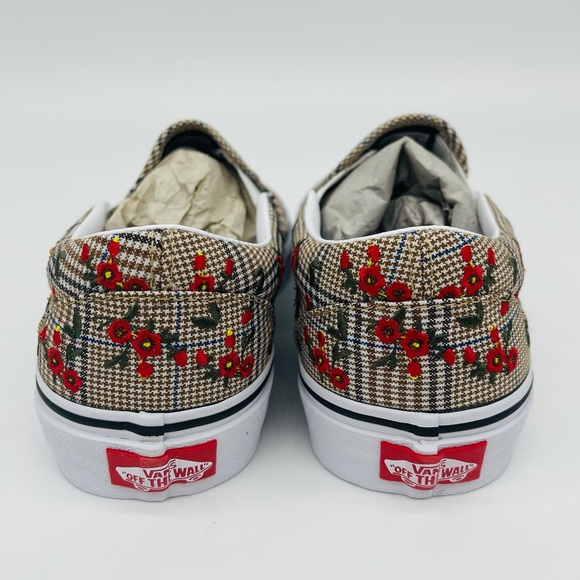 Classic Slip-On Vans - Picture 6 of 16